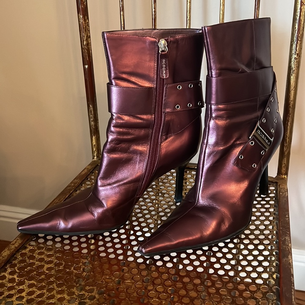 BCBGIRLS Purple Pearl Metallic Stiletto Boot - Picture 5 of 11